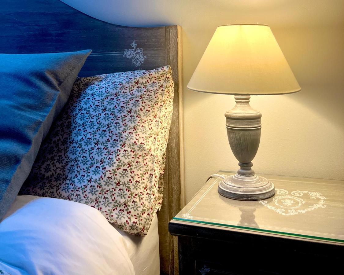 La Casita De Olivia Espinaredo * La Villa