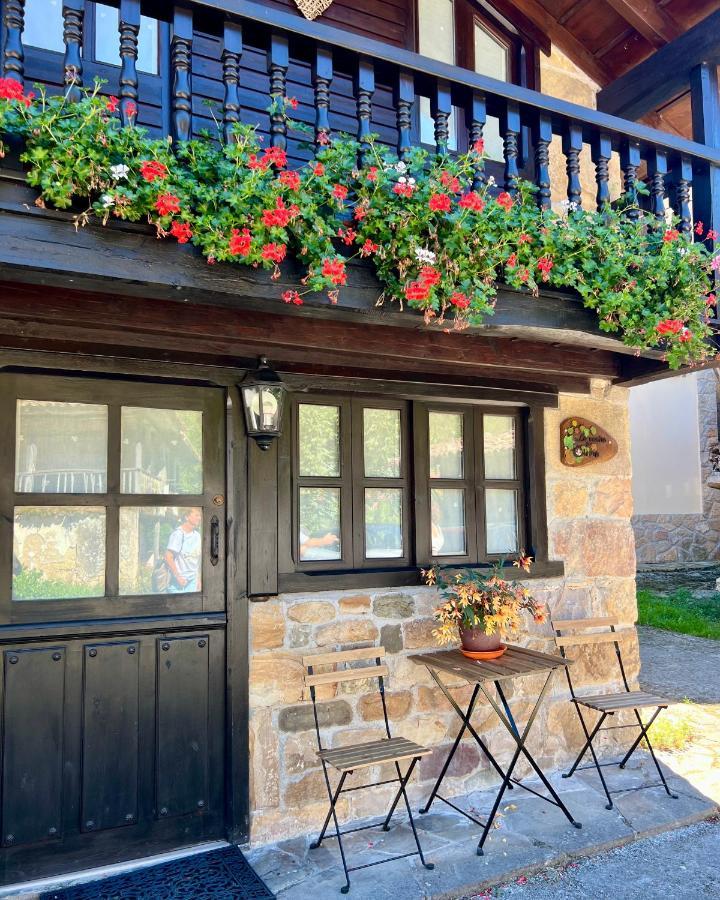La Casita De Olivia Espinaredo * La Villa